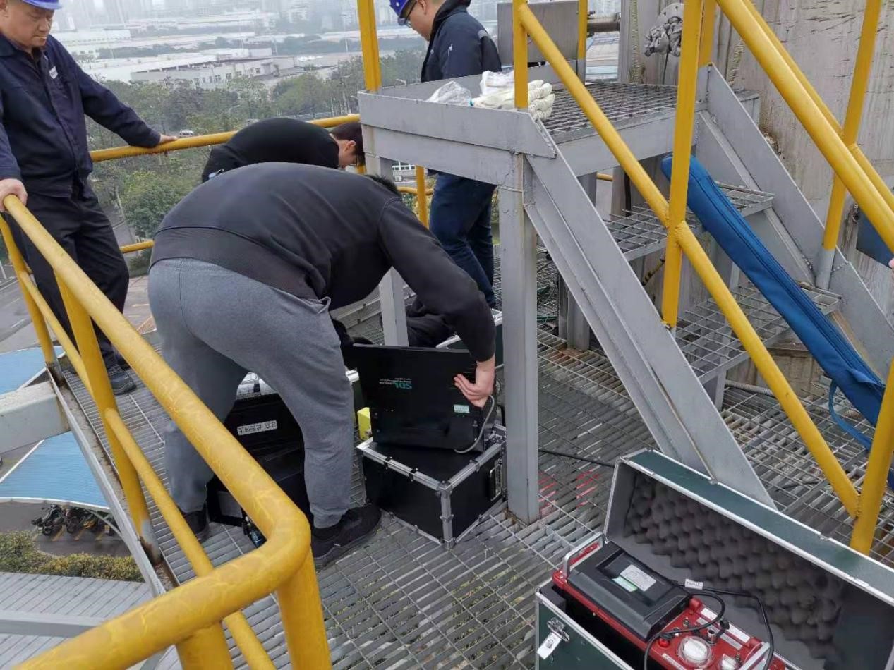 石墨工業(yè)尾氣傅里葉紅外氣體分析儀測試現(xiàn)場